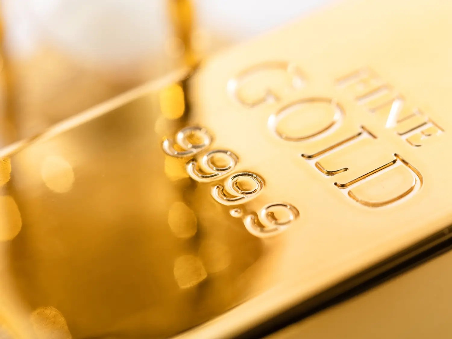 Gold verkaufen und Steuern: Spekulationsfrist, Finanzamt & Freibeträge